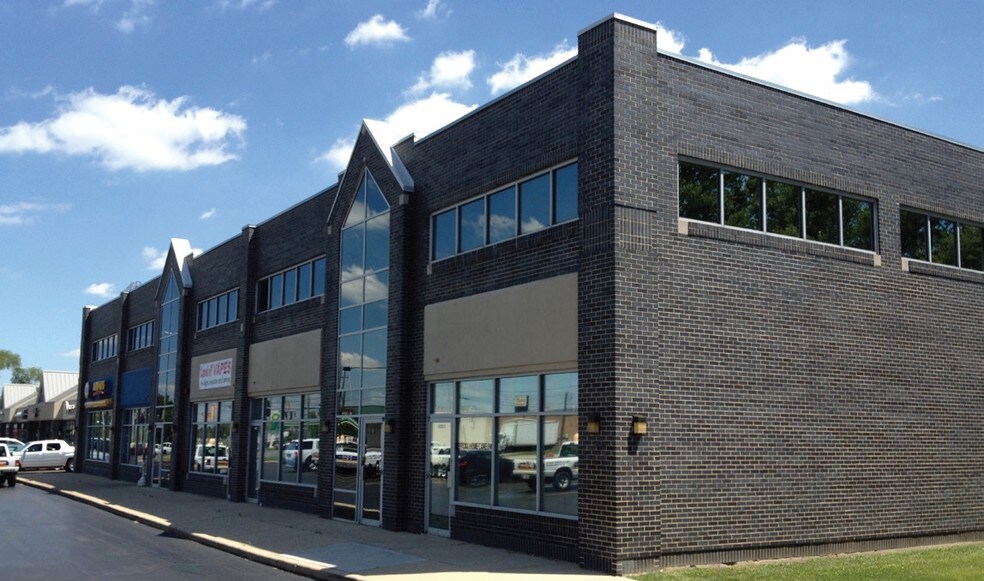 More Photos Of 401 E North Ave, Villa Park General Retail For Lease