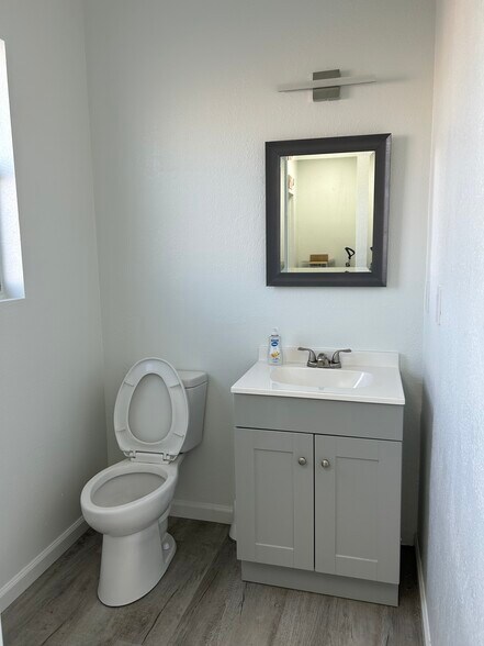 More Photos Of 2131-2143 S Tamiami Trl, Venice Storefront Retail Office For Lease