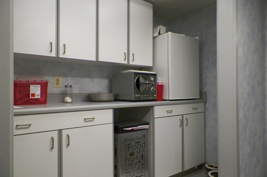 More Photos Of 1524 Atwood Ave, Johnston Medical For Lease