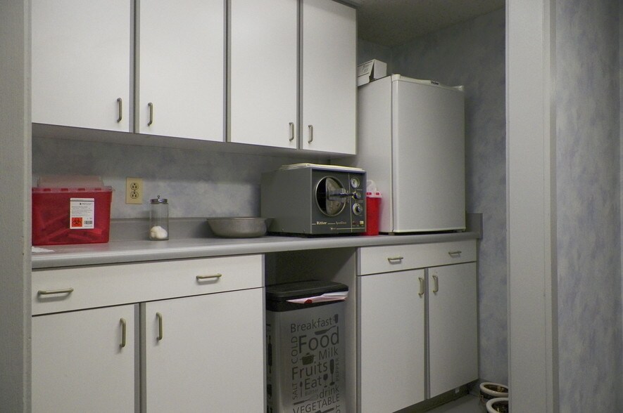 More Photos Of 1524 Atwood Ave, Johnston Medical For Sale
