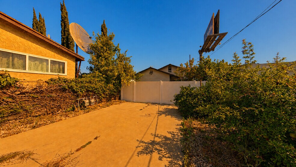 More Photos Of , Tujunga Office For Sale