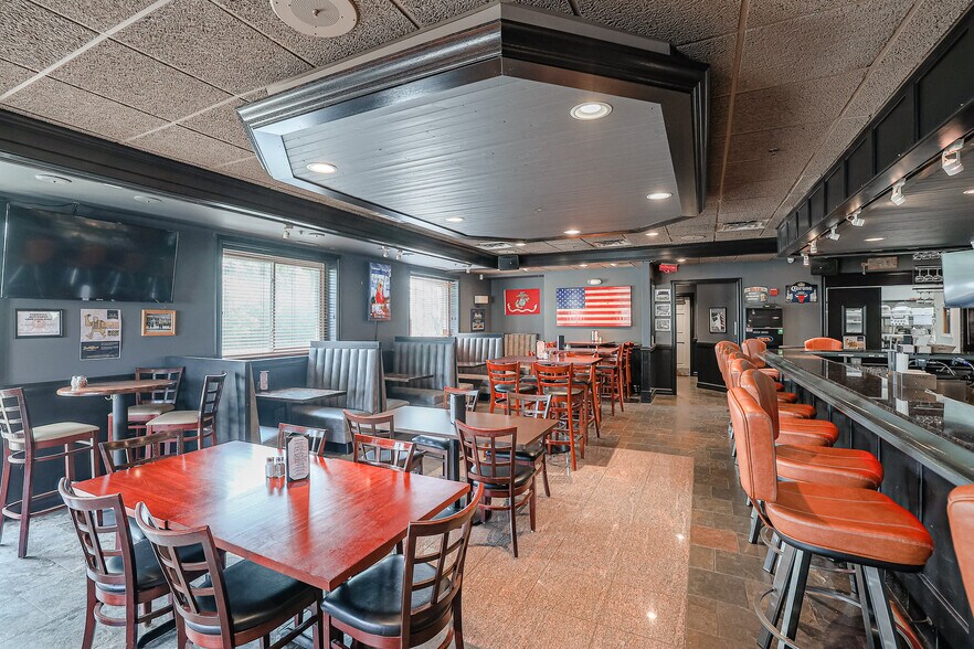 More Photos Of 27W371 North Ave, West Chicago Restaurant For Sale