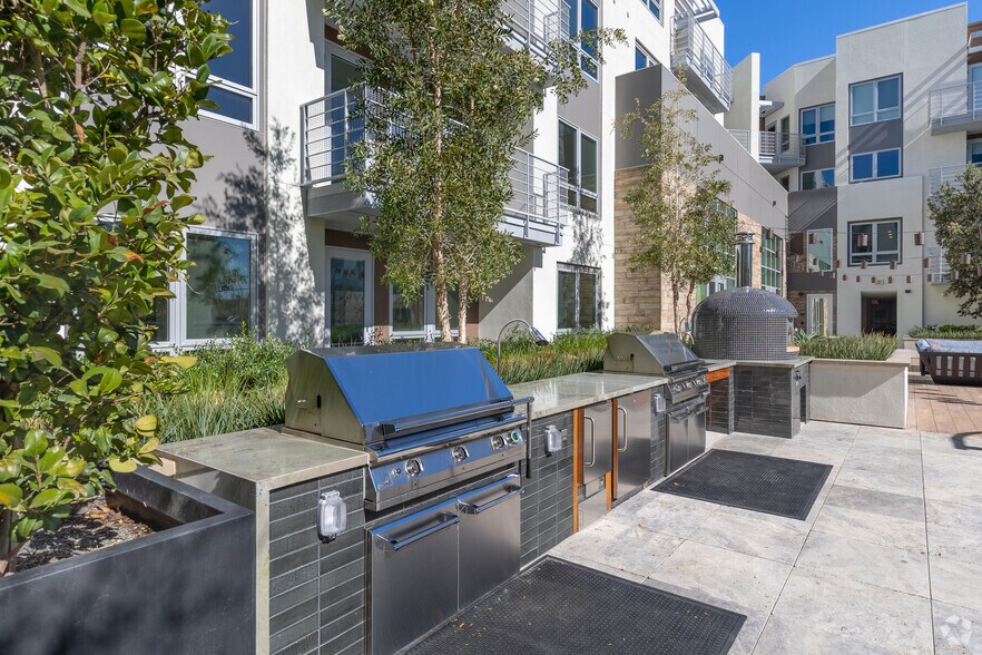 More Photos Of 585 Anton Blvd, Costa Mesa Apartments For Lease