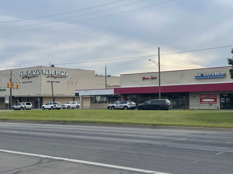 More Photos Of 3574-3760 Fort St, Lincoln Park Unknown For Lease