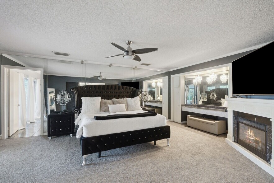 More Photos Of 8463 Beach Blvd, Jacksonville Freestanding For Lease