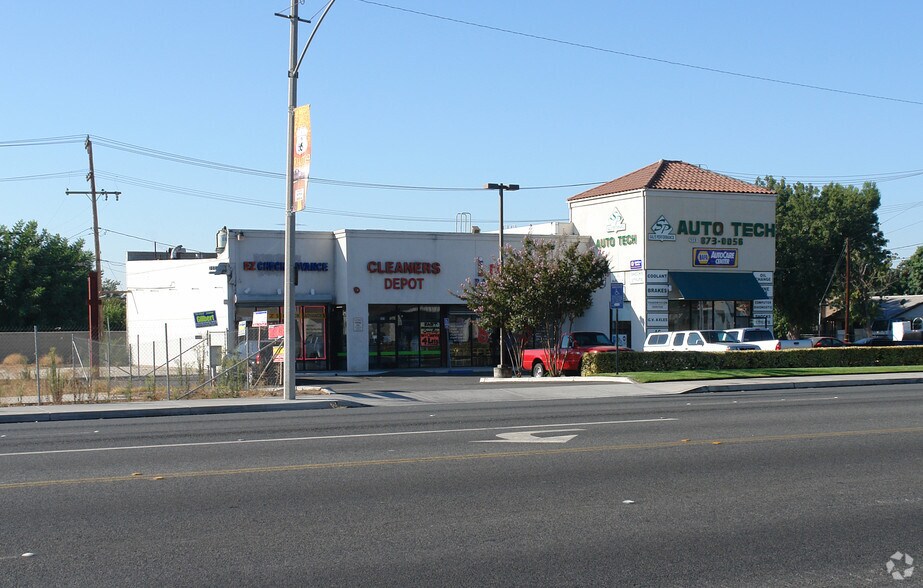 Primary Photo Of 307-319 W Foothill Blvd, Rialto Storefront Retail Office For Lease