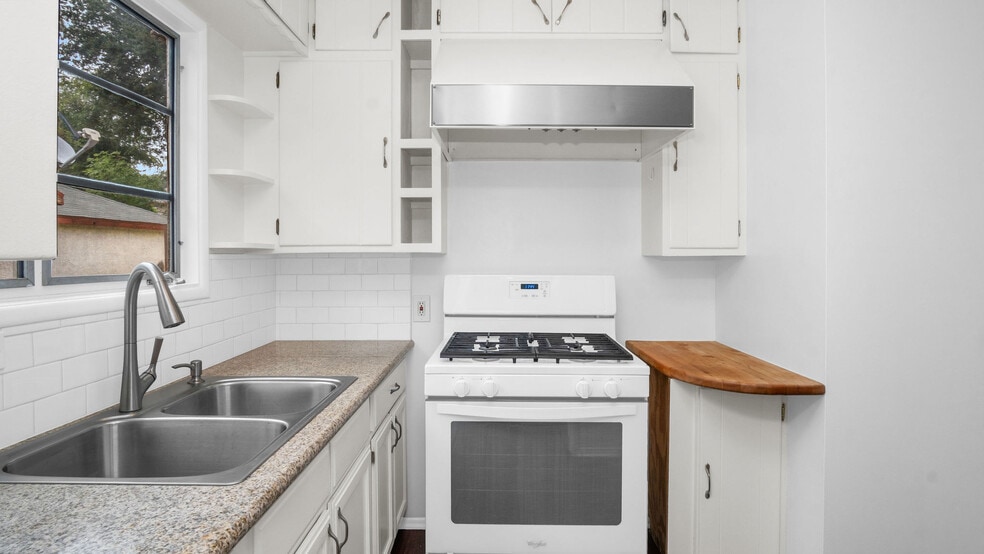 More Photos Of 10346 Oro Vista Ave, Sunland Multifamily For Sale