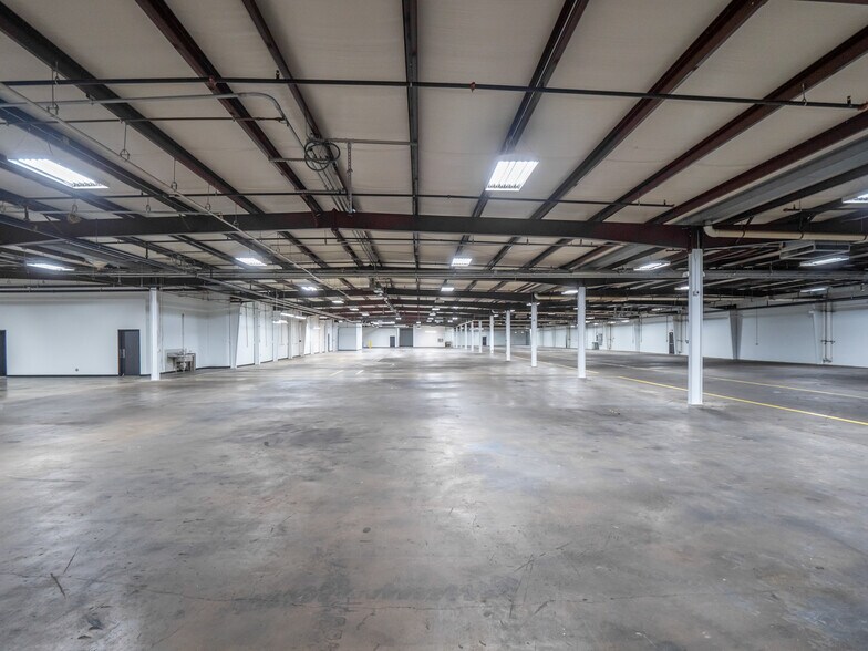 More Photos Of 4806 Commercial Park Dr, Austin Manufacturing For Lease
