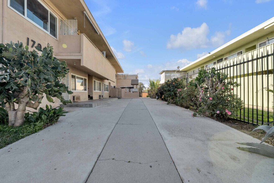 More Photos Of 17944 Schoenborn St, Northridge Apartments For Sale