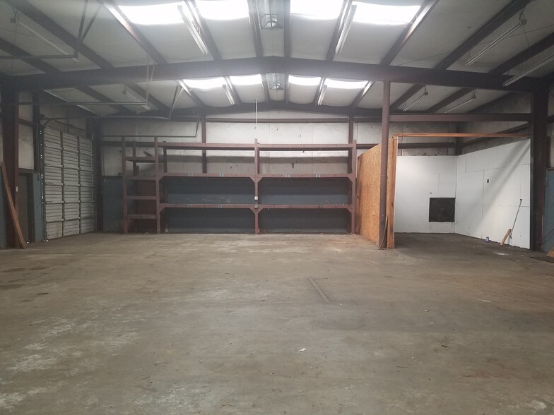 More Photos Of 7012 Belgold St, Houston Warehouse For Lease