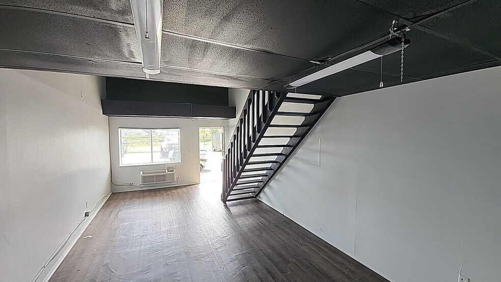 More Photos Of 8340 Ulmerton Rd, Largo Light Distribution For Lease