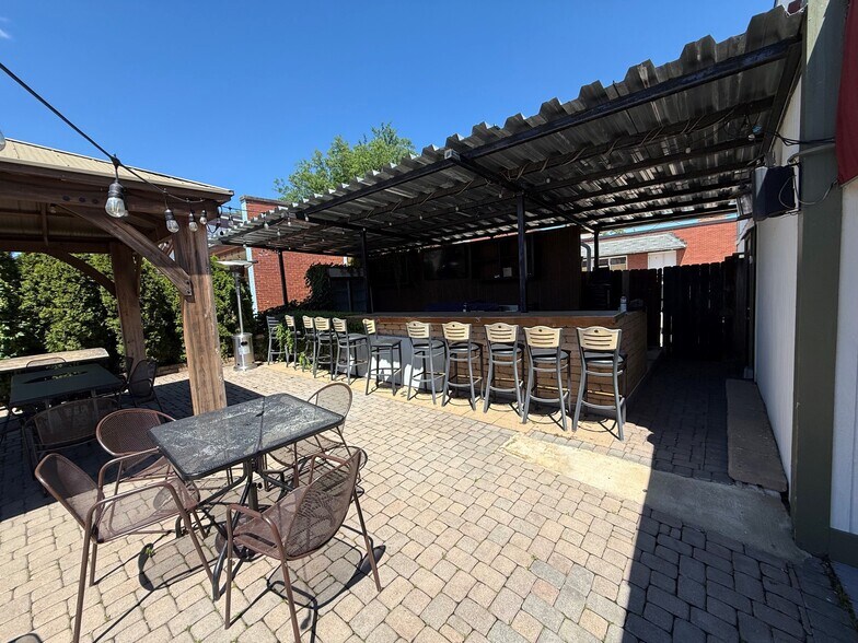 More Photos Of 210 Cedar St, St Charles Restaurant For Lease