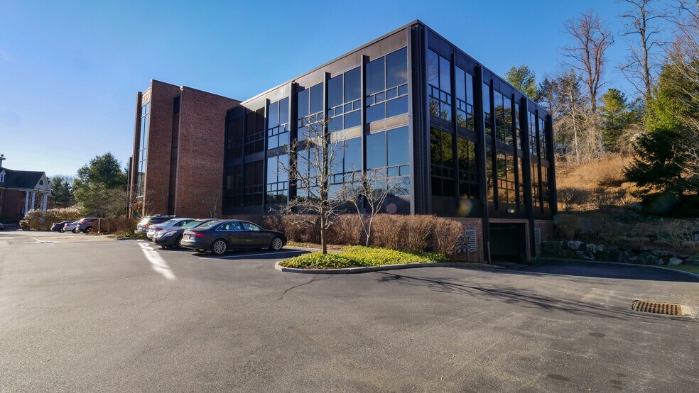 More Photos Of 355 Main St, Armonk Unknown For Lease