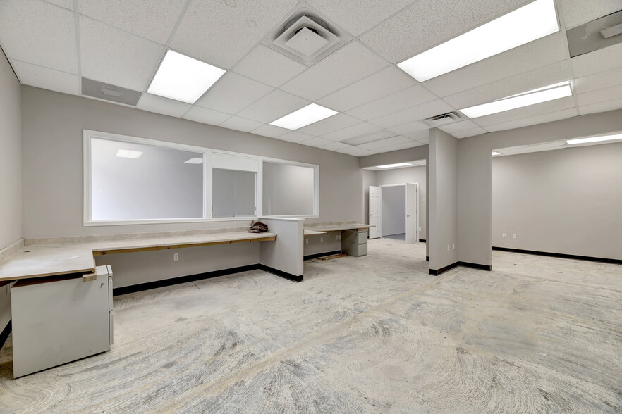 More Photos Of 28-30 W Ayre St, Wilmington Showroom For Lease