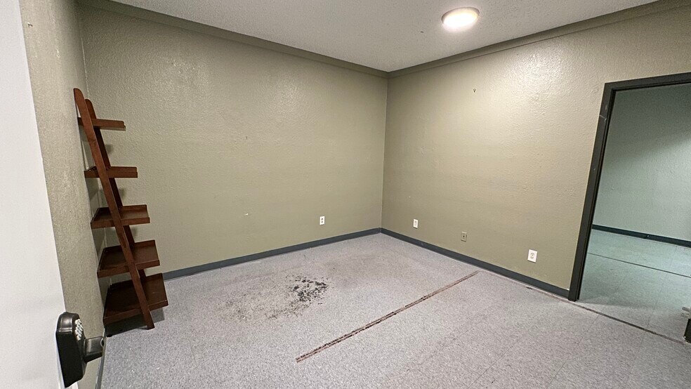 More Photos Of 4119 W FM 2147, Cottonwood Shores Storefront Retail Office For Lease