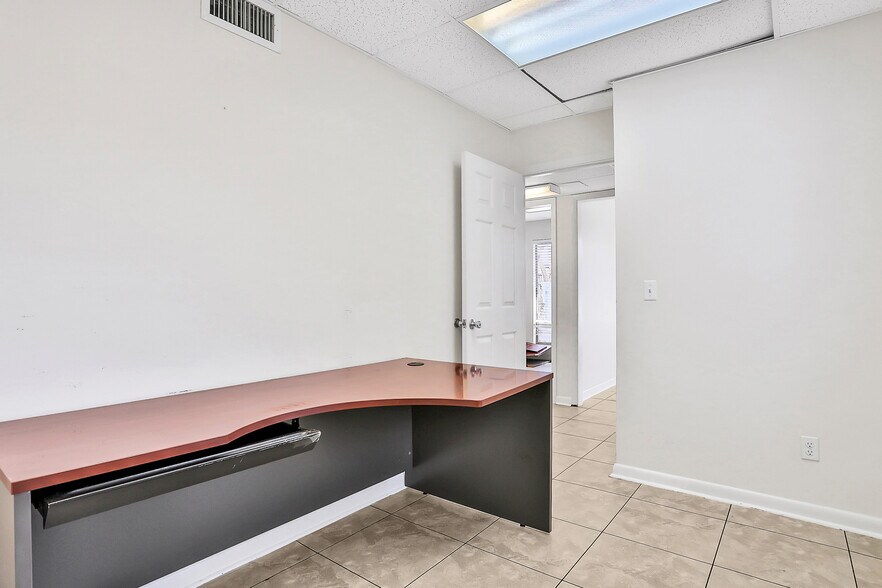 More Photos Of 162 Peninsula Dr S, Daytona Beach Medical For Sale
