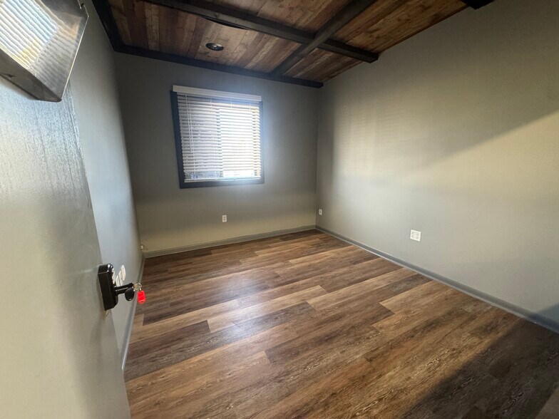More Photos Of 1726 E Church St, Jacksonville Coworking Space