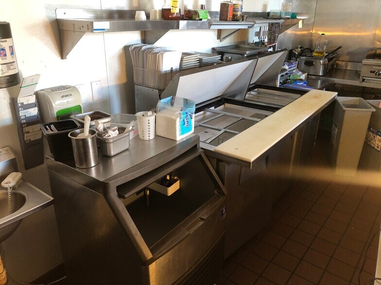 More Photos Of 26027 Eden Landing Rd, Hayward Storefront For Lease