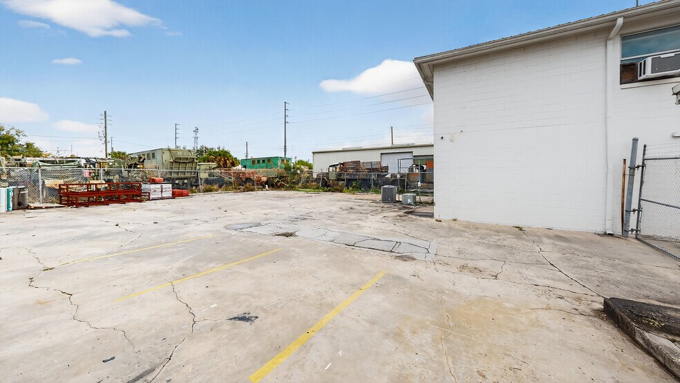 More Photos Of 515-519 18th St, Orlando Warehouse For Lease