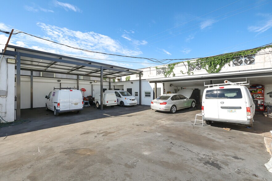 More Photos Of 4980 E 10th Ct, Hialeah Warehouse For Sale