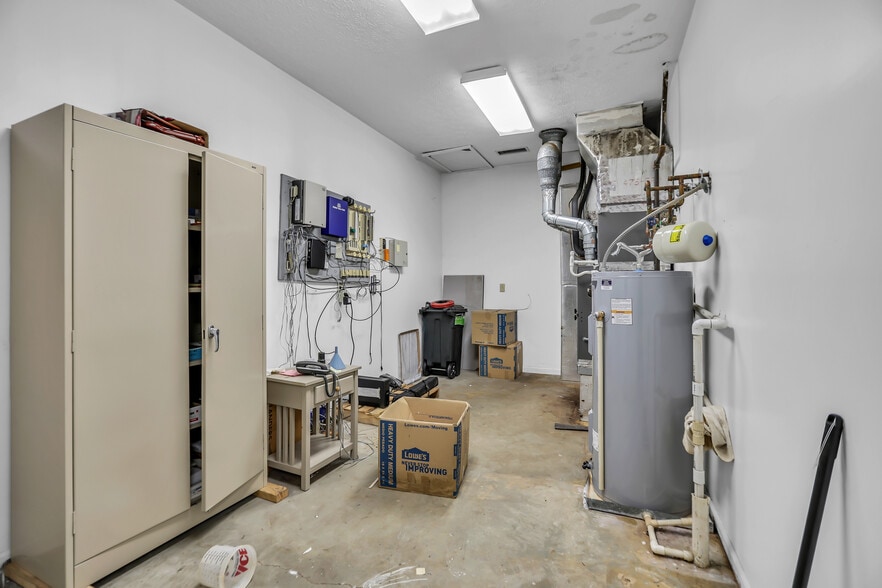 More Photos Of 5 Industrial Park Dr, Hendersonville Freestanding For Sale