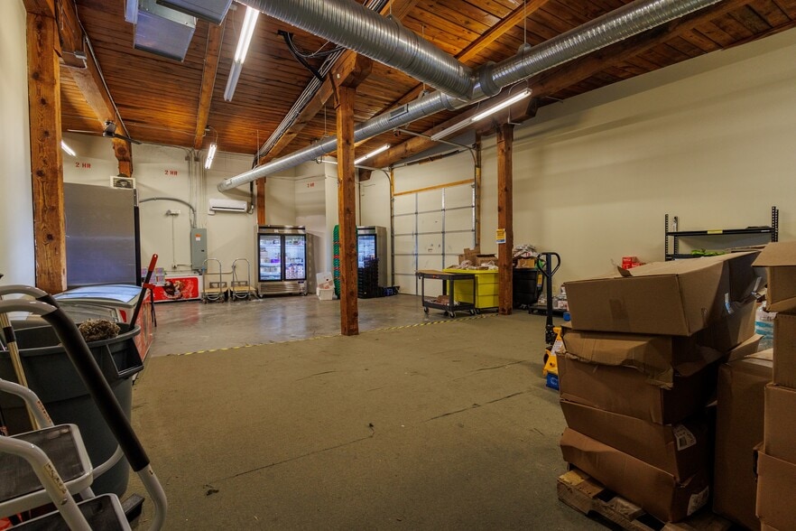 More Photos Of 901-965 Northwest Blvd, Winston-Salem Flex For Lease