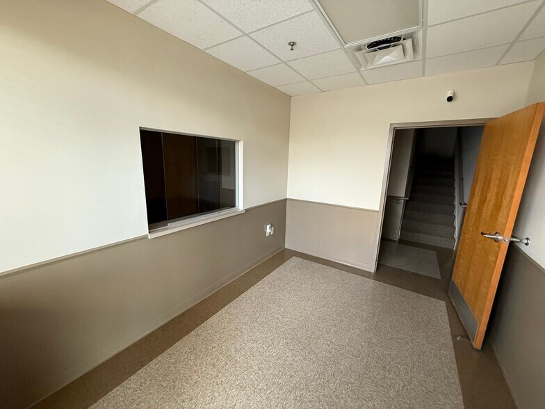 More Photos Of 6457 Hazeltine National Dr, Orlando Warehouse For Lease