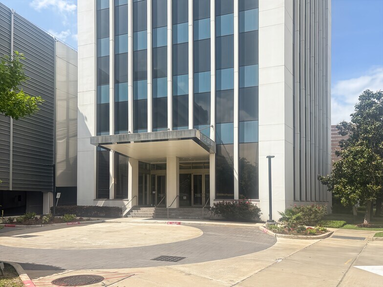 More Photos Of 2100 West Loop South, Houston Coworking Space