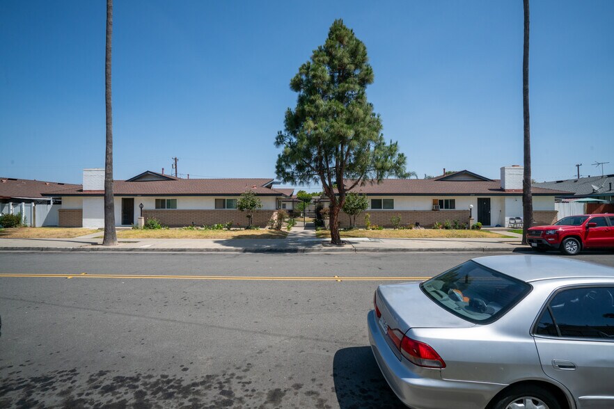 More Photos Of 2127 E Almont Ave, Anaheim Apartments For Sale