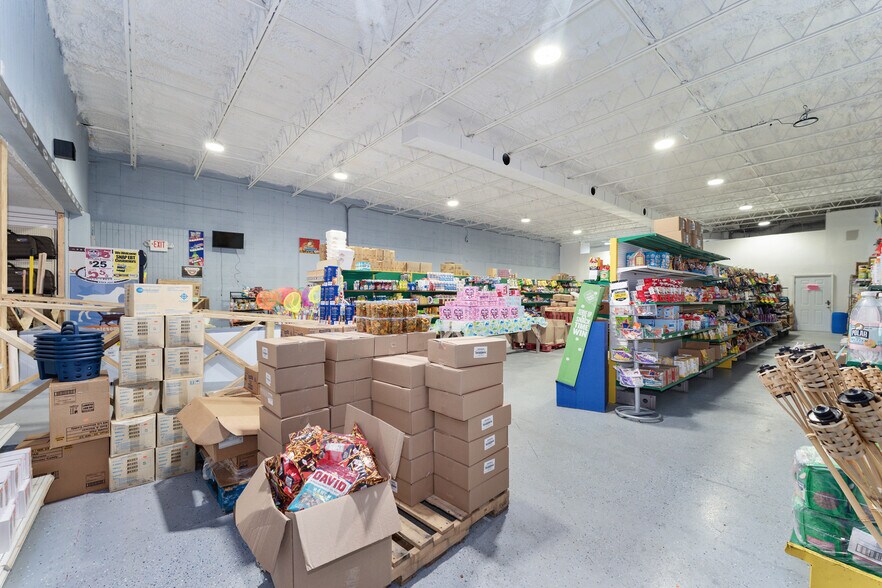 More Photos Of 17313 NE US Highway 301, Waldo Freestanding For Lease