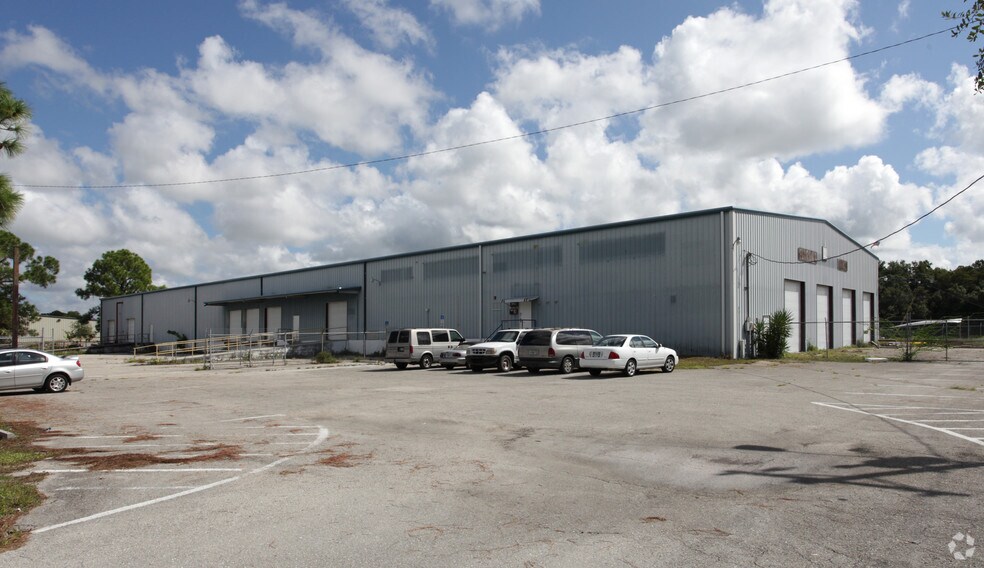 More Photos Of 17550 East St, North Fort Myers Warehouse For Lease