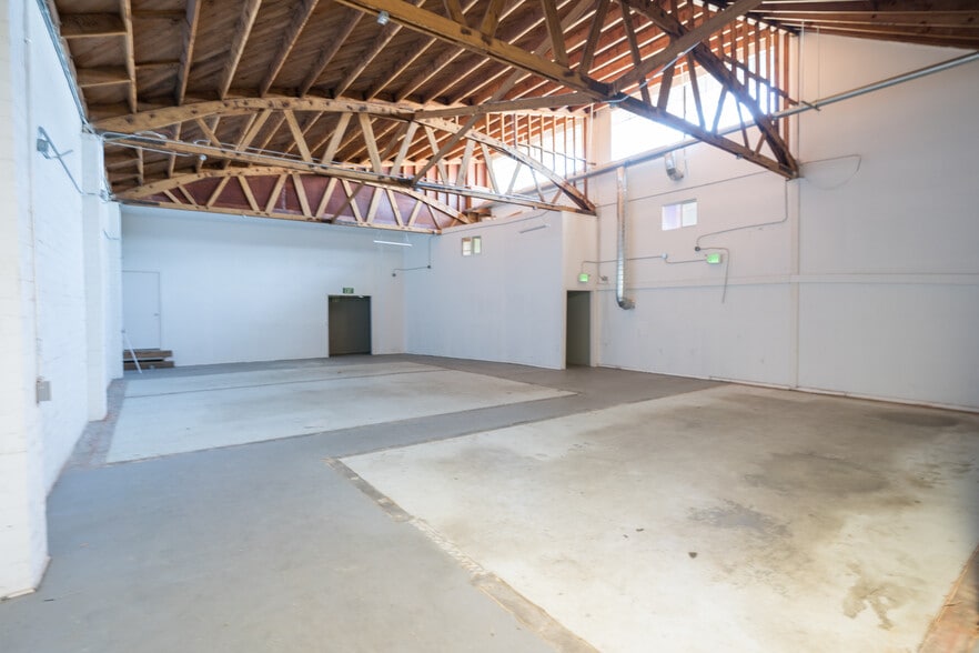 More Photos Of 540-564 S Crocker st, Los Angeles Industrial For Sale