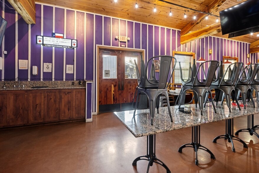 More Photos Of 2411 N US Highway 281, Marble Falls Restaurant For Sale