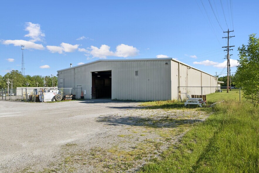 More Photos Of 675 W Plane St, Bethel Freestanding For Sale