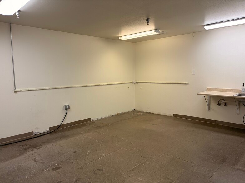 More Photos Of 117 S Sunset St, Longmont Flex For Lease