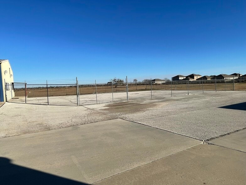 More Photos Of 14640 S FM 2790 W, Lytle Warehouse For Lease