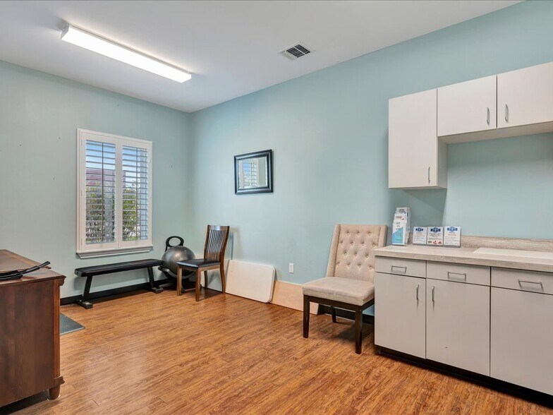 More Photos Of 203 Christie Dr, Lufkin Healthcare For Sale