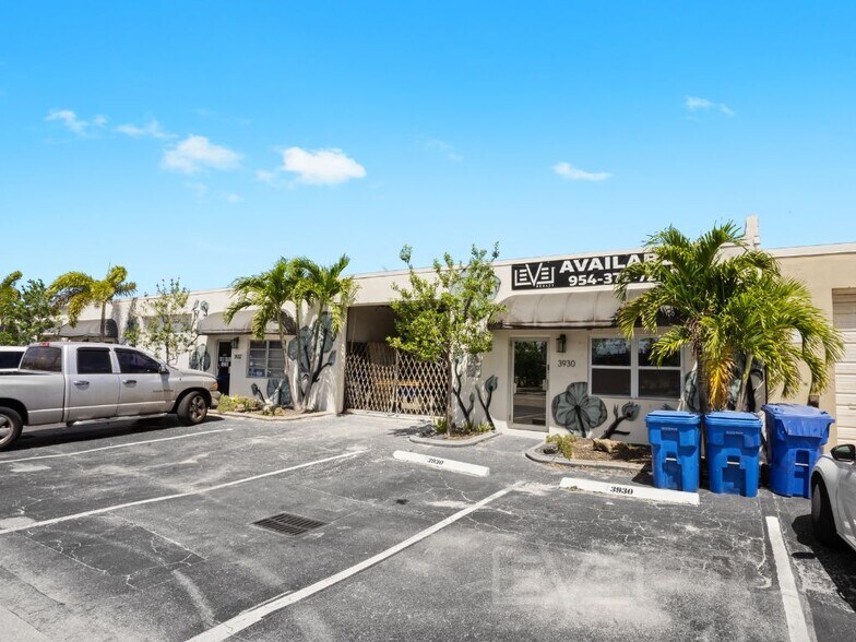 More Photos Of 3930-3948 NE 5th Ave, Oakland Park Warehouse For Lease