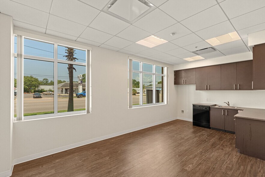 More Photos Of 45 Eglin Pky, Fort Walton Beach Medical For Lease