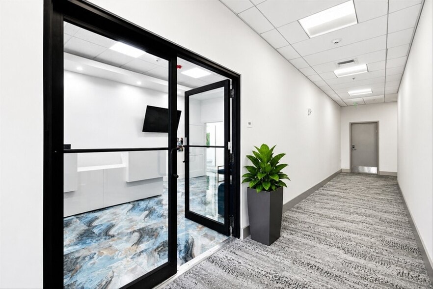 More Photos Of 2920-2950 NE 207th St, Aventura Unknown For Lease