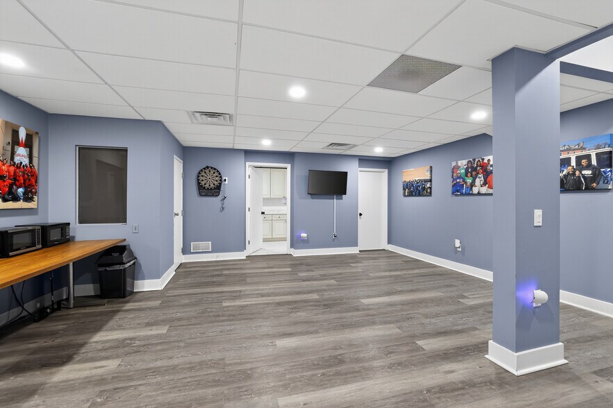 More Photos Of 1501 N Walnut St, Wilmington Office For Sale
