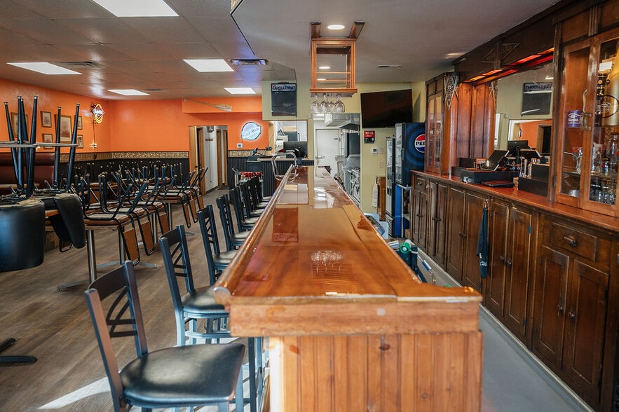 More Photos Of 510 Main St, Ormsby Restaurant For Sale