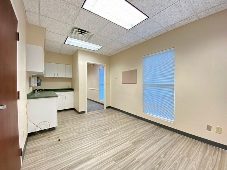 More Photos Of 1107 Statesville Blvd, Salisbury Medical For Lease