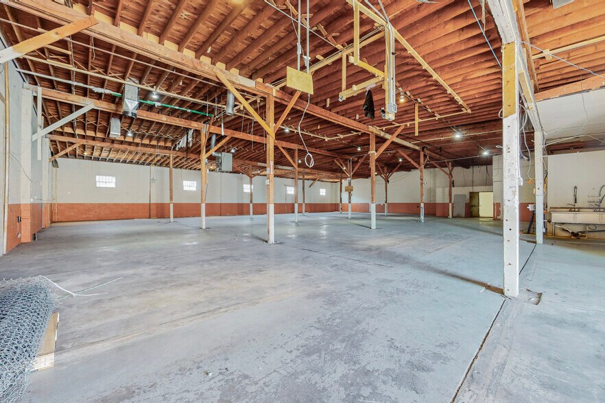More Photos Of 1823 Commercial St NE, Albuquerque Warehouse For Sale