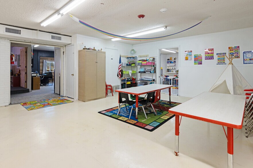More Photos Of 1201 W Nelson St, Denison Daycare Center For Sale