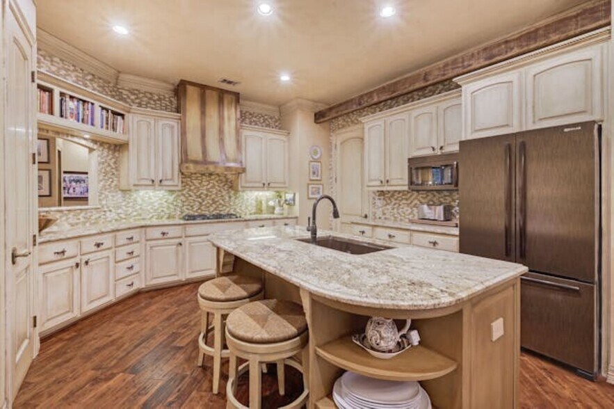 More Photos Of 2305 Barton Creek Blvd, Austin Apartments For Sale