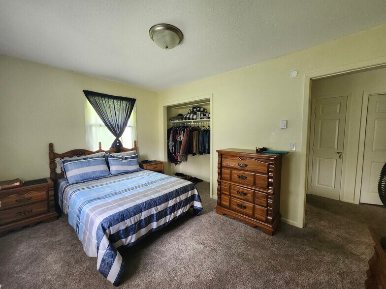 More Photos Of 204 3rd St SW, Rake Apartments For Sale