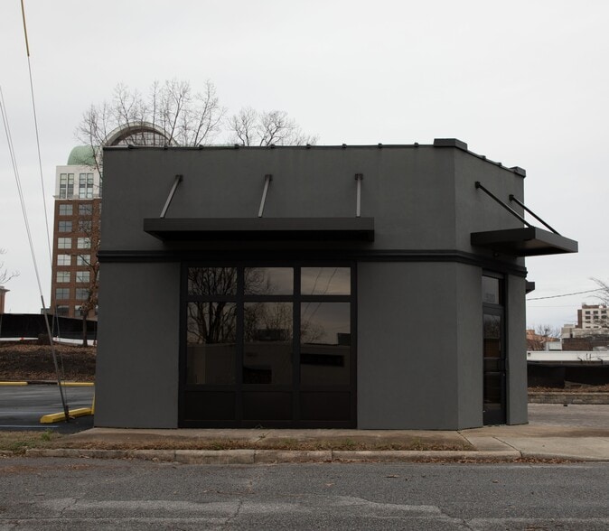 More Photos Of 131 Oak St, High Point Freestanding For Lease