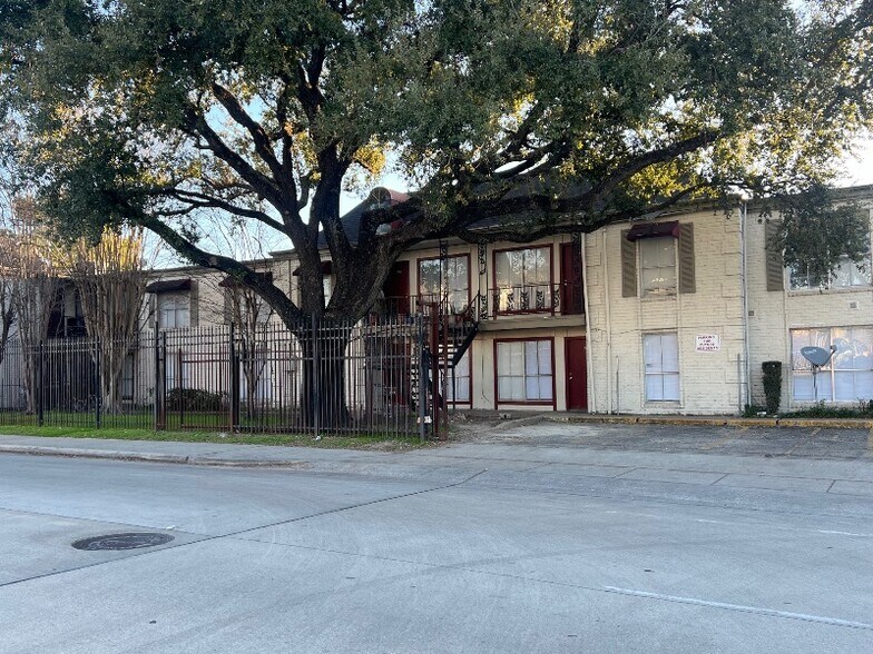 More Photos Of 2200 Wirt Rd, Houston Apartments For Sale