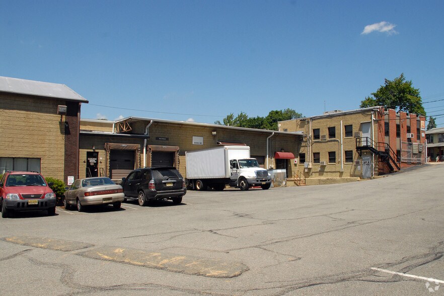 More Photos Of 158 W Clinton St, Dover Warehouse For Lease